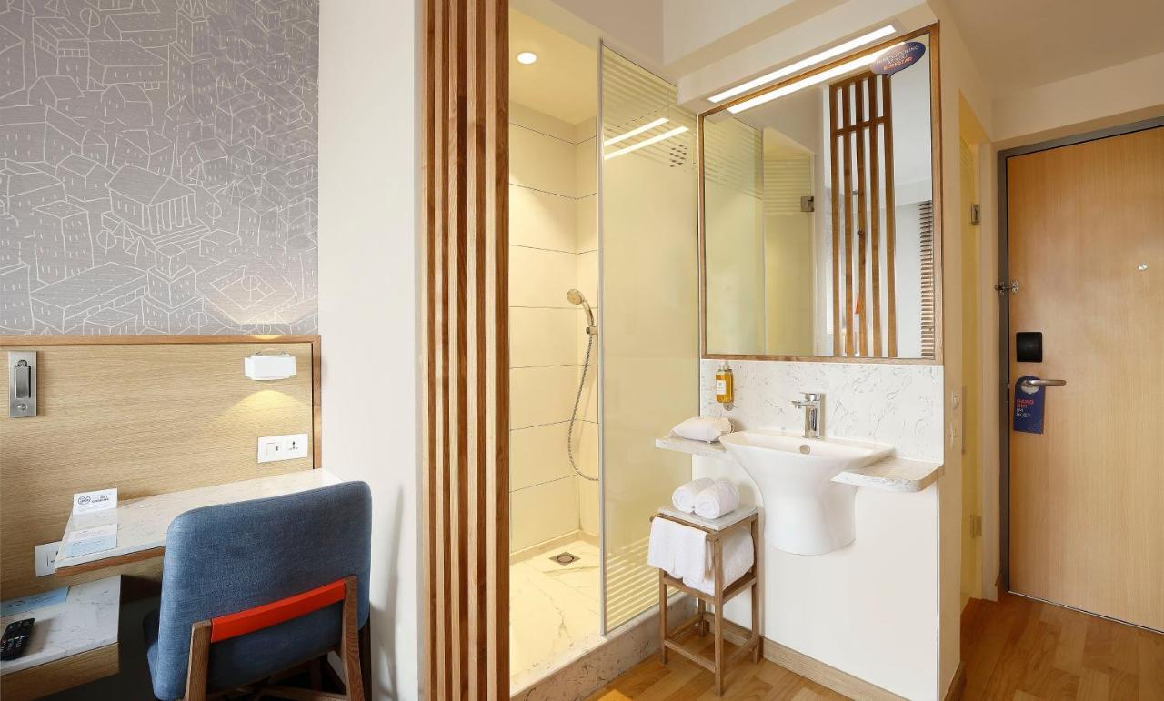 Holiday Inn Express Hyderabad Hitec City By Ihg Exterior photo