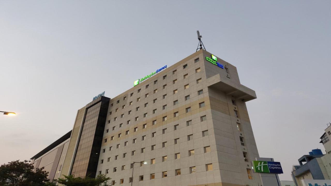 Holiday Inn Express Hyderabad Hitec City By Ihg Exterior photo